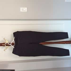 Reitmans pull on pant.navy plaid pattern.